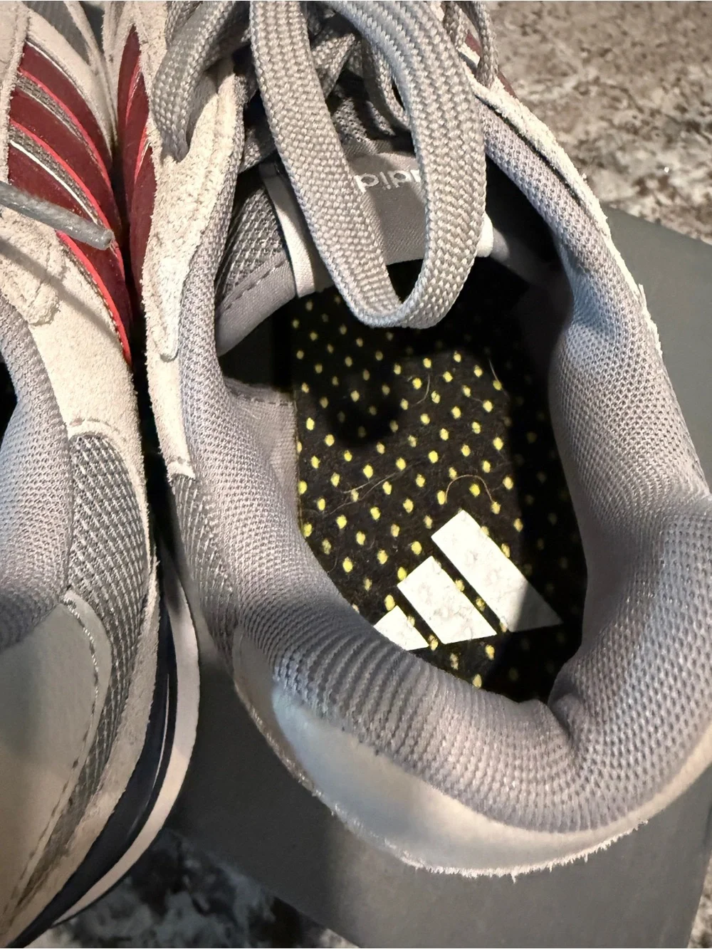 Men’s size 8 Adidas run 80s
